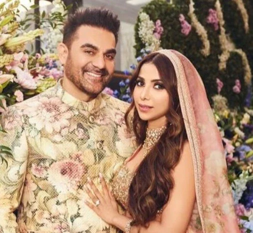 Recently married couple Arbaaz Khan and Shura Khan concealed their faces during their inaugural public appearance following their wedding.